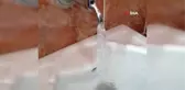 Donmasın diye musluğu açık bıraktı, akan su bile dondu