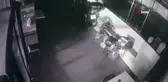Çubuk'ta taksi iş yerine girdi