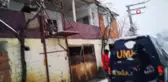 Kar sebebiyle ulaşıma kapanan köydeki diyaliz hastasının yardımına UMKE yetişti- Ekipler yaşlı kadını hastaneye ulaştırdı