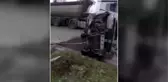 Karşı şeride geçip devrilen otomobilin sürücüsü ağır yaralandı