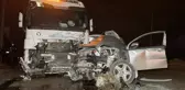 Tırla otomobil kafa kafaya çarpıştı: 1 ölü