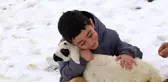 5 yaşındaki Ali'nin en büyük neşesi yeni doğan kuzular