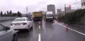 Bahçelievler'de su hattı patladı, trafik metrelerce uzandı