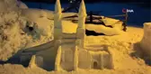 Çifte Minareli Medreseye gidemeyince kardan yaptı, özlemini böyle giderdi