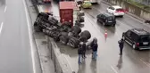 DEVRİLEN TIR'IN ÖNÜNDE SELFİE YAPTI