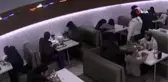 Yabancı uyruklu kadının 16 bin lirasını çaldılar... O anlar kamerada