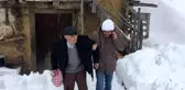 8 gündür evinde mahsur kalan 90 yaşındaki adamı ekipler kurtardı