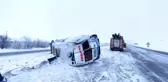 Son dakika haberleri! Devrilen ambulanstaki sağlık görevlisi yaralandı