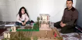 O BABA, KIZI İÇİN BU KEZ AHŞAPTAN ANITKABİR YAPTI