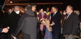 TAHRAN UÇAĞI VAN'DA HALAY VE ÇİÇEKLERLE KARŞILANDI