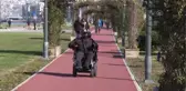Engelli genç, polislik özlemini her gün gittiği karakolda gideriyor