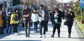 Güneşli havayı fırsat bilen turistler sahilleri doldurdu