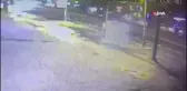 Esenyurt'ta taksiciyi ölümden döndüren olay...Yolun ortasında duran kaldırım taşına çarpan taksici ölümden döndü