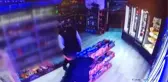 Yürekleri sızlatan hırsızlık anı kamerada... Dükkan sahibi tekerlekli sandalyesiyle hırsızları kovalamaya çalıştı