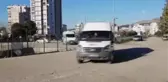 Kozan ilçesinde okul servisi şoförleri caddeyi trafiğe kapatarak eylem yaptı