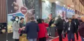 Ünlü mankenler Gizem Özdilli ve Ece Gürsel, yağcıbedir motifli tasarımları tanıttı