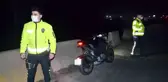 Ata çarpan motosikletli yaralandı