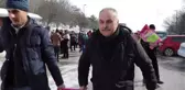 Gazeteciler yaban hayvanları için doğaya yem bıraktı