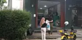 Endonezya'da bir atölye plastik atıkları süs eşyasına dönüştürüyor