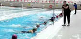 Antalya'da kadınlar, yaz mevsimi öncesi havuzda jimnastik yaparak forma giriyor