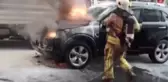 FATİH'TE OTOMOBİL ALEV ALEV YANDI