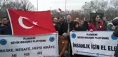 AŞI ZORUNLULUĞUNA KARŞI OLANLARDAN BALONLU EYLEM