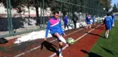 Futbol tutkusuyla 8 ayda kanseri yenen genç futbolcu sahalara geri döndü