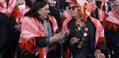 Kadınların dayanışması arenaya taşındı: Hanımağa, en kıymetli eserini Topuklu Efe'ye hediye etti