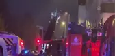 Üsküdar'da 8 katlı binanın çatı katında çıkan yangın söndürüldü