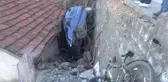 Evin bahçesine devrilen hafif ticari aracın sürücüsü yaralandı