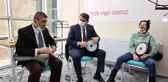 Vali yürekleri ısıttı, engellilerle darbuka çalıp şarkılar söyledi