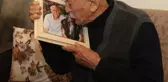 Eşiyle kendisini aynı fotoğraf karesinde görmenin mutluluğunu yaşadı