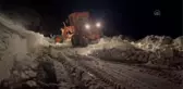 Yedisu-Karlıova karayoluna çığ düştü