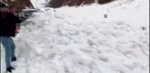 Yedisu-Karlıova karayoluna çığ düştü