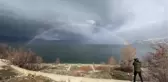 Sağanak sonrası Hazar Gölü'nün üzerinde gökkuşağı oluştu