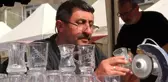Şehir şehir gezerek 40 yıldır cama sanatını işliyor