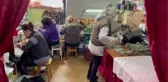 Lvivli kadınlar, Ukrayna ordusu için uyku tulumu dikiyor