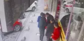 ZEYTİNBURNU'NDA AFGAN UYRUKLU KİŞİNİN VATANDAŞINA SİLAHLI SALDIRISI KAMERADA