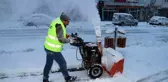 Ardahan'da belediye ekipleri karla mücadele ediyor