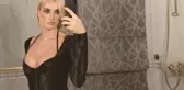 Didem yine çok cesur! Tulumun fermuarını göbeğine kadar indirdi