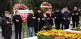 ÇETİN EMEÇ MEZARI BAŞINDA ANILDI