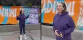 Demet Evgar, 8 Mart öncesi pankart hazırlayarak tek kişilik protesto yaptı