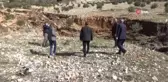 Karaman'da heyelan zeytin ağaçlarını kökünden söktü, köy yolunu ulaşıma kapattı