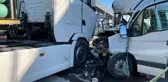 Son dakika: Rize'de öğrenci servisi park halindeki CNG yüklü park halindeki tıra çarptı: 1 ölü, 13 yaralı