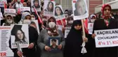 KADINLAR GÜNÜ'NDE PKK'NIN KAÇIRDIĞI OĞLU İÇİN EVLAT NÖBETİNE KATILDI