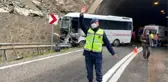 Son dakika haberi: TIR'IN DORSESİ MİDİBÜSE ÇARPTI; 6 KİŞİNİN YARALANDIĞI KAZA KAMERADA