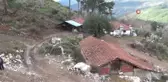 Kumluca'da meydana gelen heyelan, oturdukları evi tehdit ediyor
