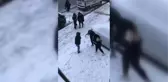 Esenyurt'ta vatandaşlar karda halay çekti