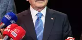 KILIÇDAROĞLU, ELEKTRİKLERİ KESİLEN MODA SAHNESİ'NE KANDİLLE GELDİ