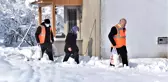 Geçimini hayvancılık ile sağlayan yaşlı kadının yardımına belediye başkanı yetişti